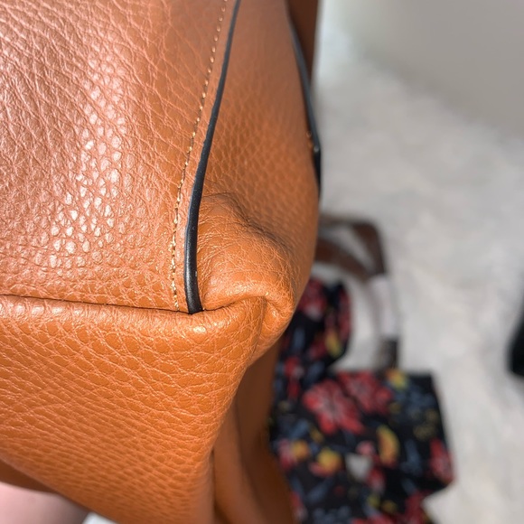 SOLD!!!NWT Bundle of 2 Steve Madden B
Parker shoulder bags - Picture 9 of 16